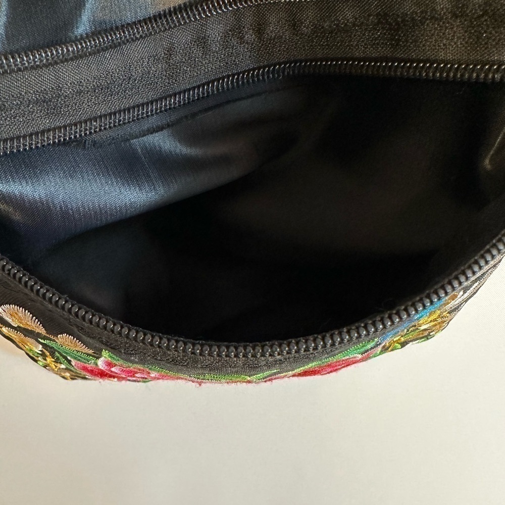 Vintage National Ethnic Boho Embroidery Flower Floral Black Canvas Crossbody Bag - Picture 4 of 8